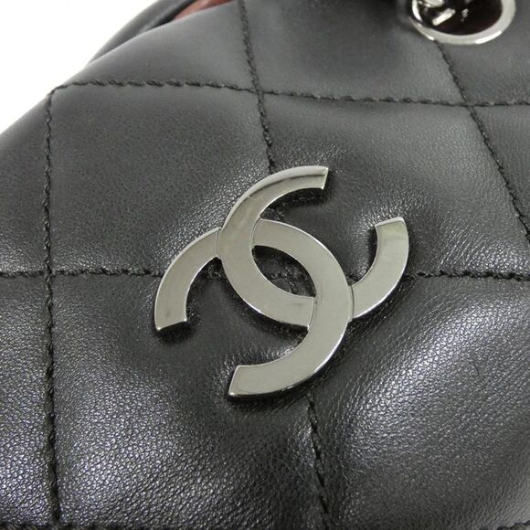 Chanel Classic Flap Bag Lambskin Shoulder Bag - Picture 5 of 9